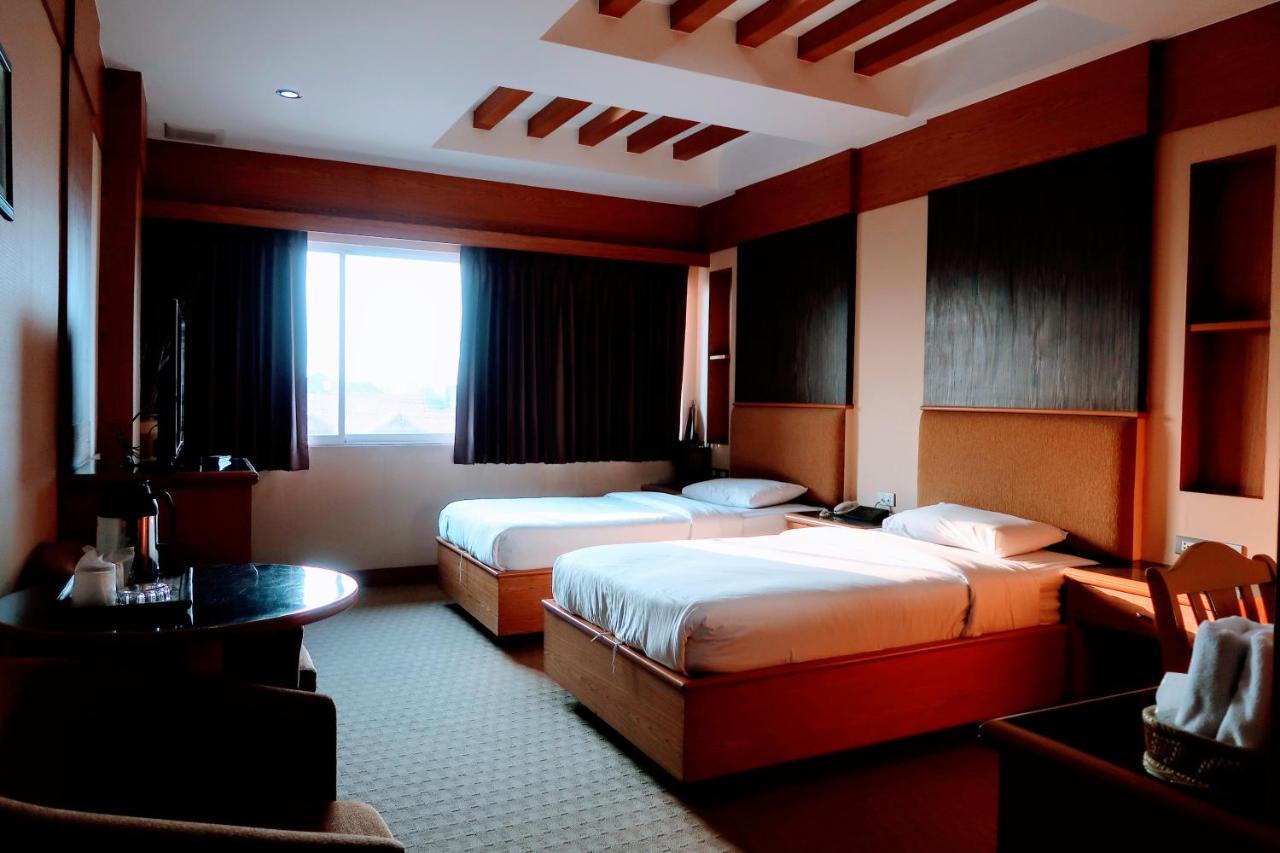 The Rich Hotel Nonthaburi Exterior photo
